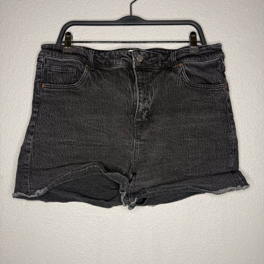 H&M Women’s High-Rise Black Denim Shorts- 18